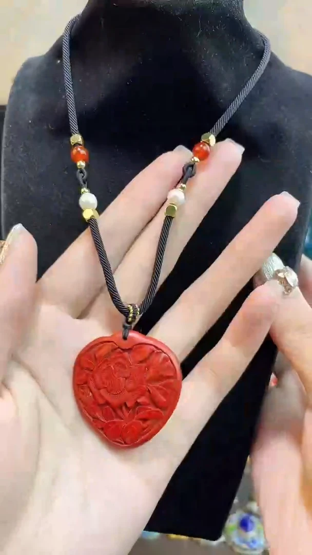 非遗手工雕漆心吊坠