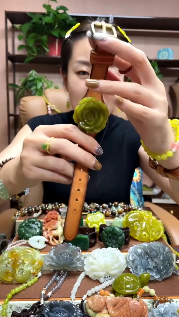 未镶嵌岫玉吊坠多样性发货发其中之一