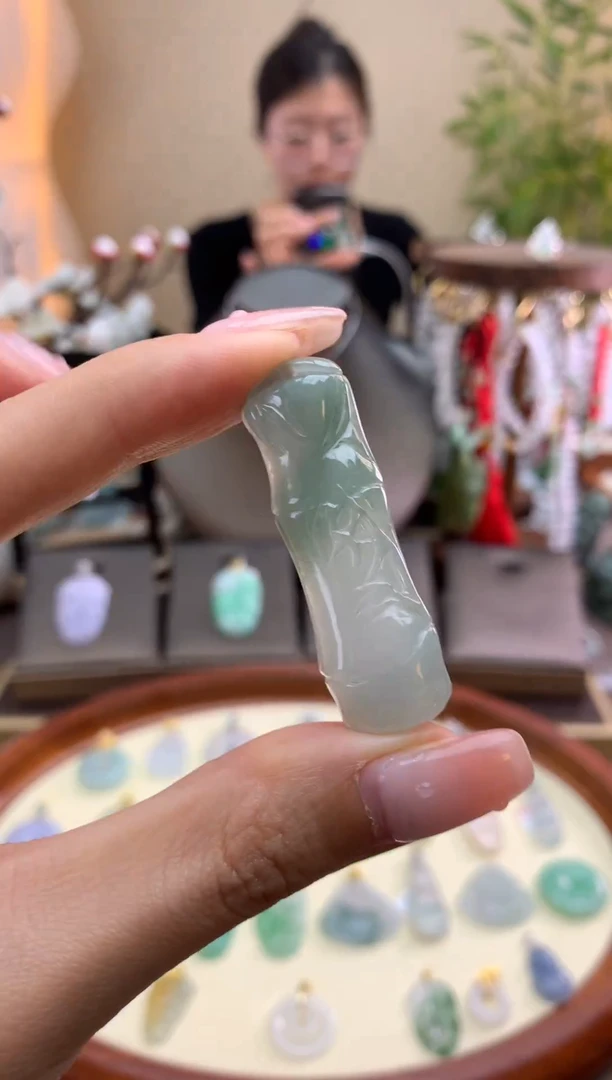 【闪购商品】翡翠颈饰未镶嵌竹节