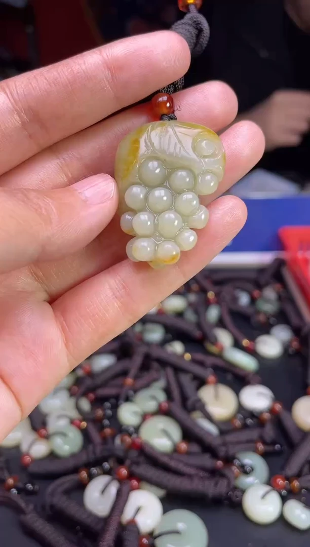 未镶嵌和田玉挂件1