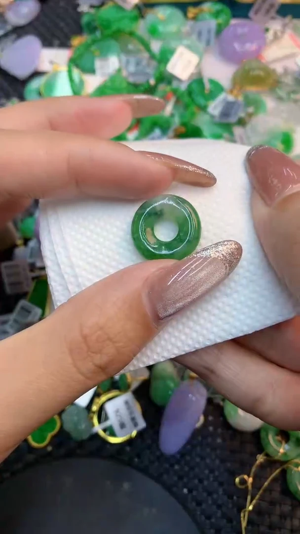 颈饰未镶嵌翡翠1