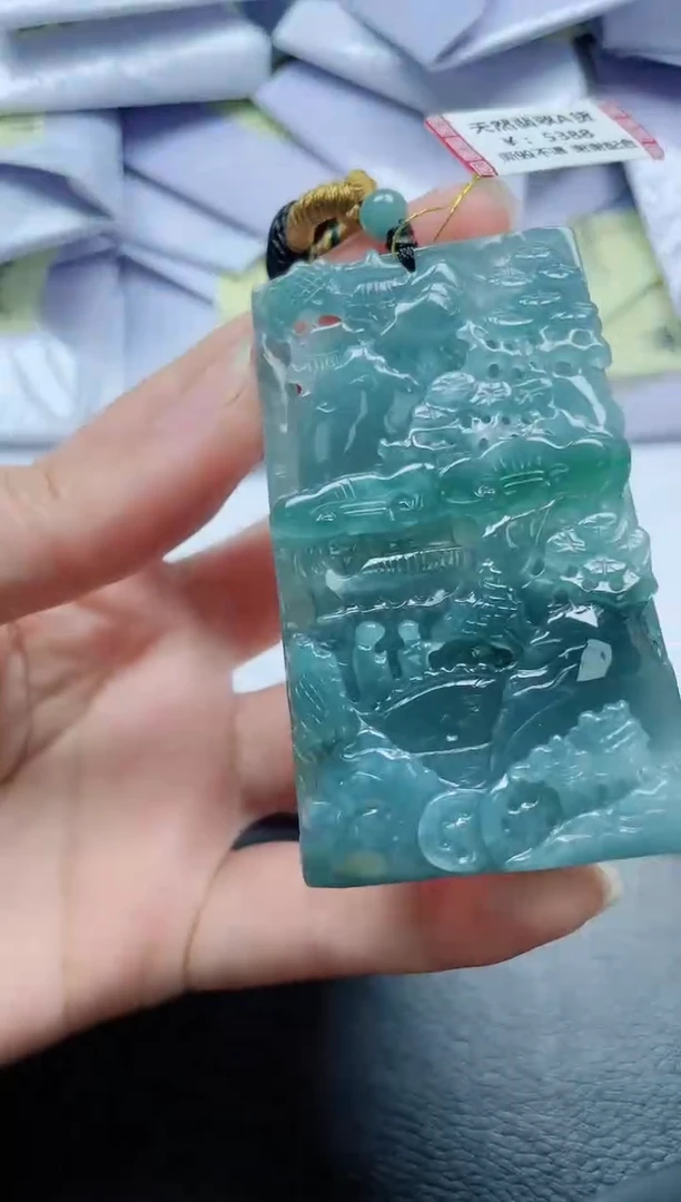 翡翠未镶嵌颈饰