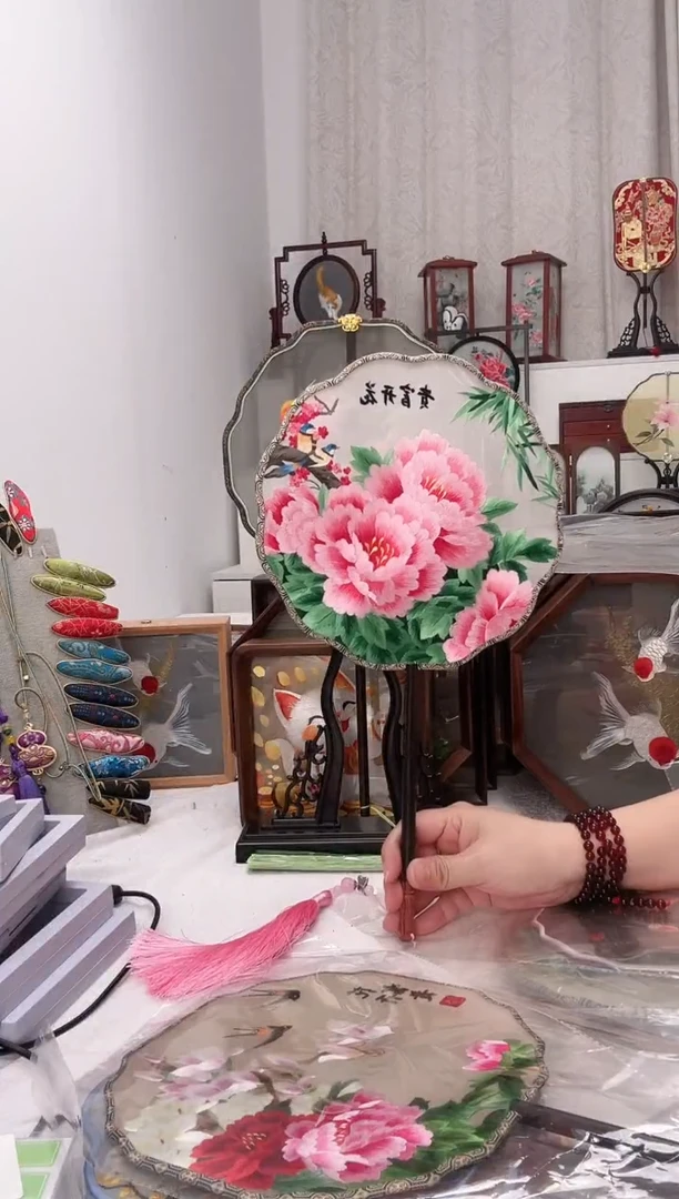 扇子苏绣作品手工团扇