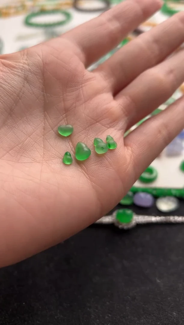 定制翡翠未镶嵌绿葫芦爱心8500+850
