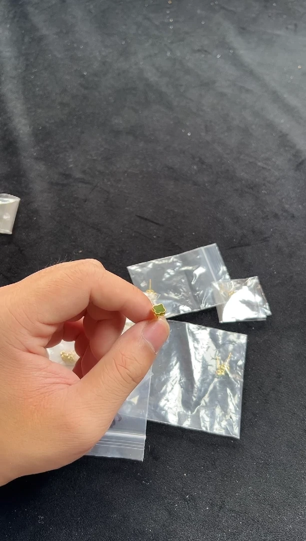 银S925镶嵌和田玉耳钉xyj064碧玉四叶草耳钉多样性发其一