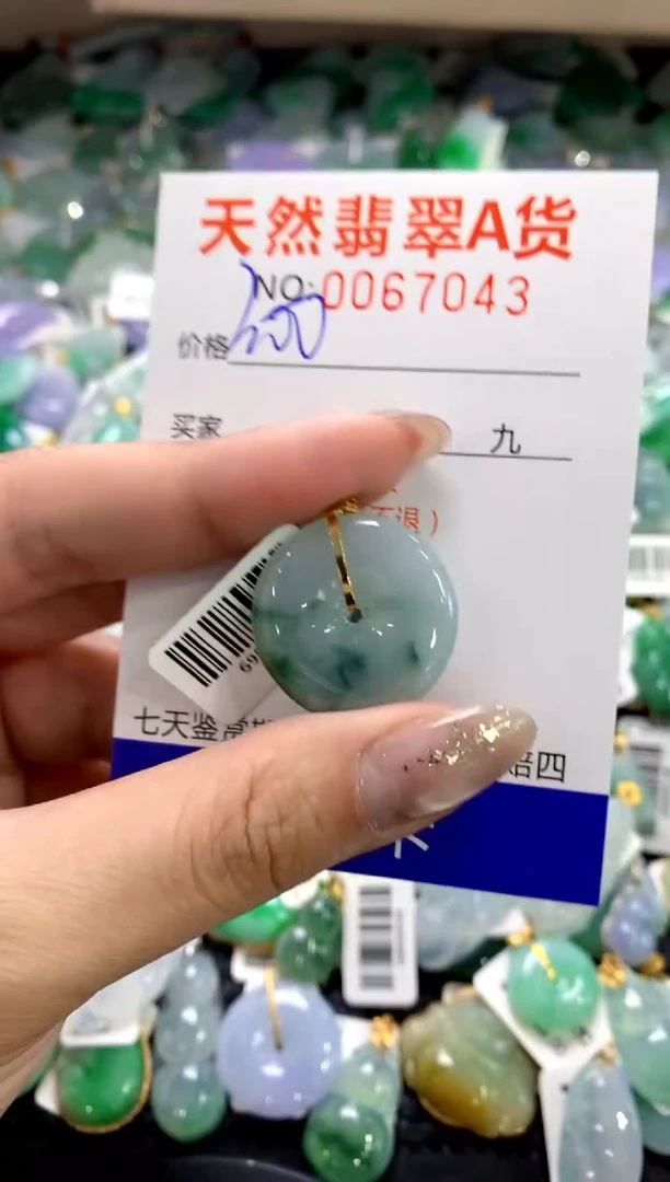 颈饰18K金镶嵌翡翠1111111111111111