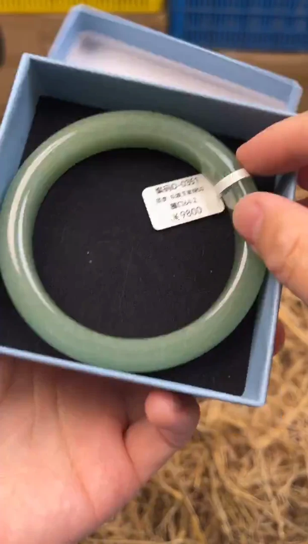 未镶嵌手镯石英质玉编码D0351