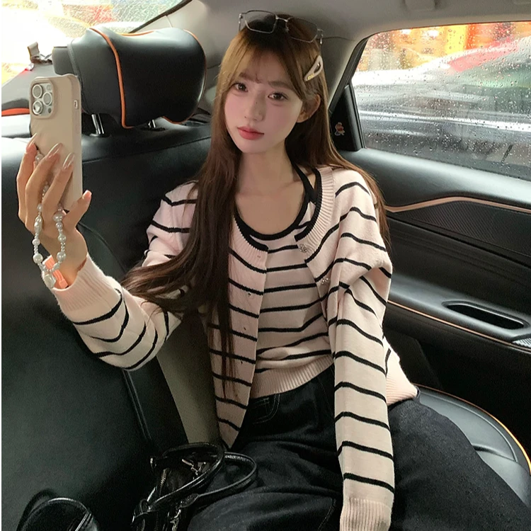 粉色条纹显瘦针织开衫两件套女秋季2025新款配吊带韩系独特上衣