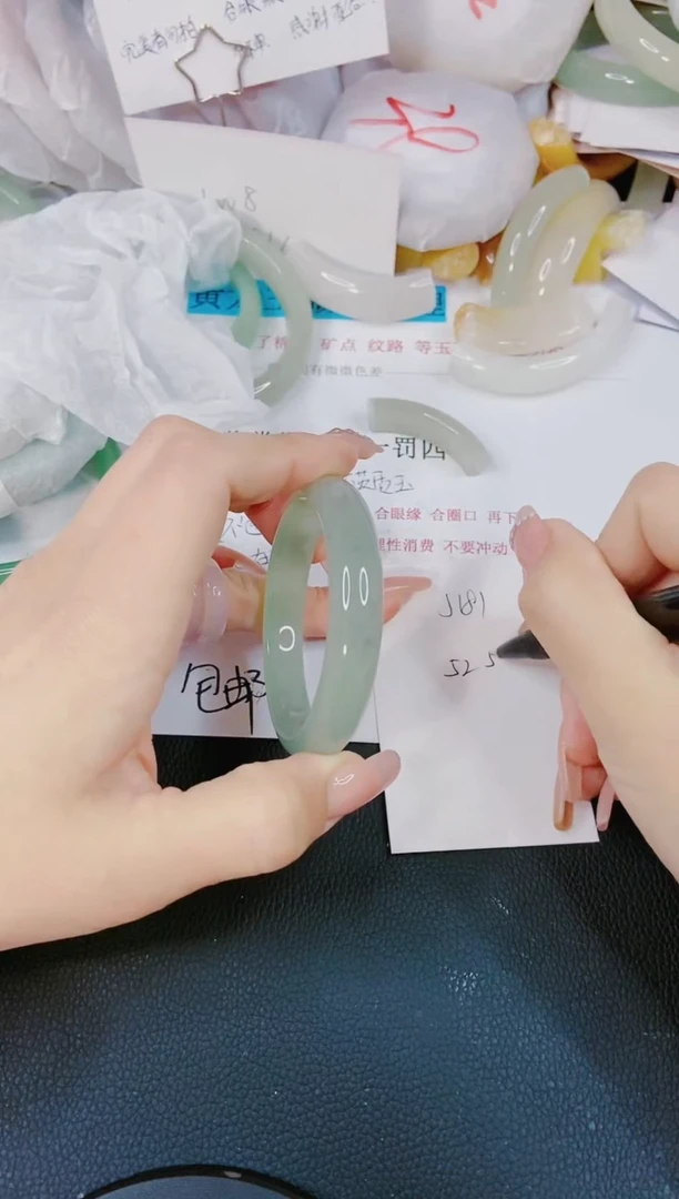 【闪购商品】石英质玉手镯未镶嵌J181-52/53