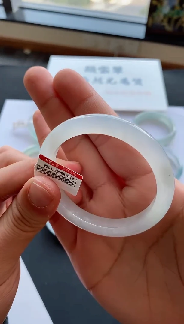 【闪购商品】翡翠手镯未镶嵌73号54.7*9.7*8.0正圈