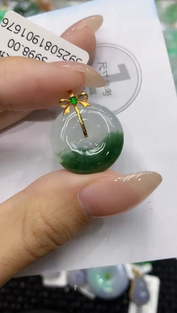 颈饰18K金镶嵌翡翠111111111111
