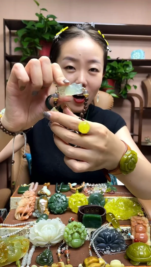 未镶嵌岫玉吊坠多样性发货发其中之一