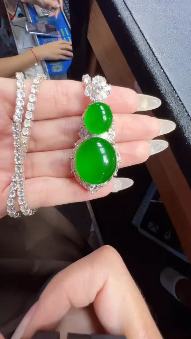 未镶嵌定制翡翠翡翠A货有轻微色差属于正常现象，蛋面多样性发货1