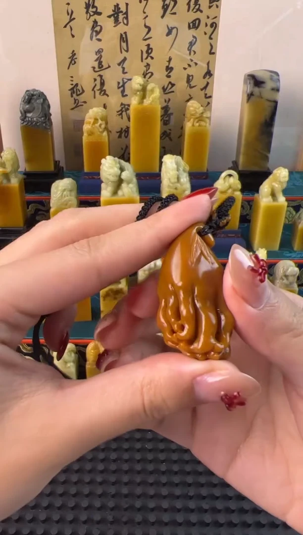 老挝石北部黄佛手挂坠4*1.5*1.9