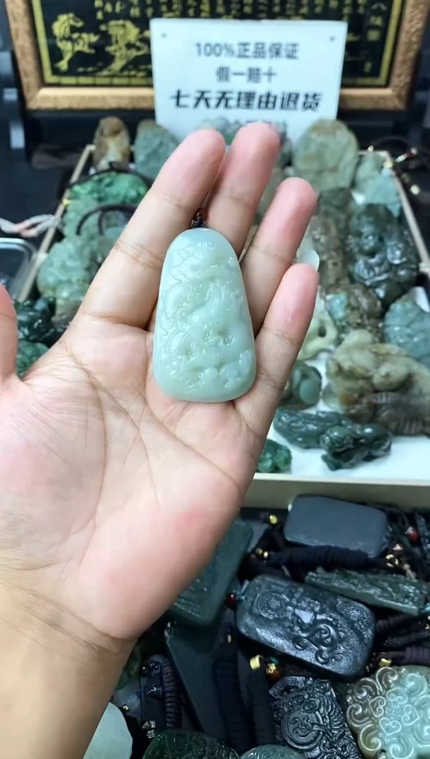 颈饰未镶嵌和田玉1