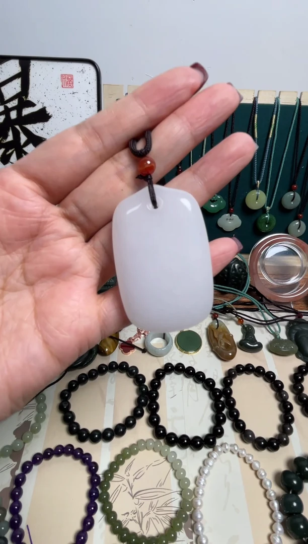 吊坠(赠链)未镶嵌石英质玉无事牌吊坠