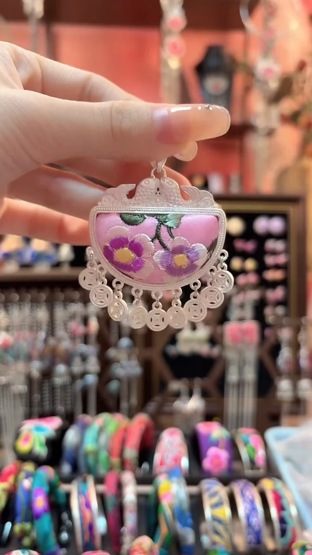 织绣C****z 云织谣民族风精美饰品   135