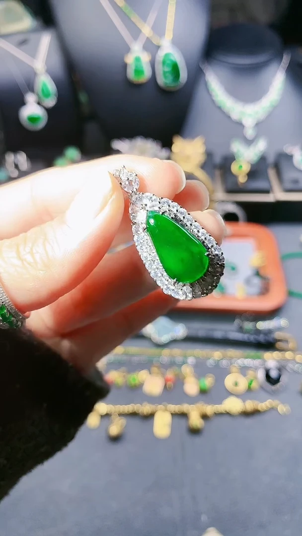 【闪购商品】翡翠吊坠(赠链)银S925镶嵌吊坠