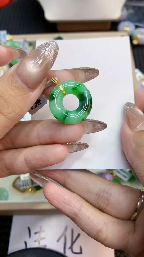 颈饰18K金镶嵌翡翠1