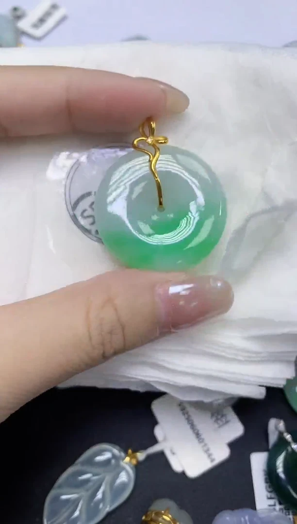 颈饰18K金镶嵌翡翠天然缅甸翡翠A货多样性发一件
