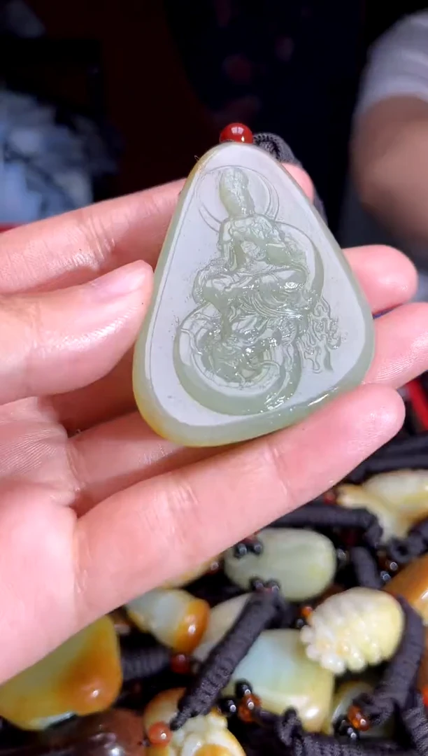和田玉未镶嵌颈饰1
