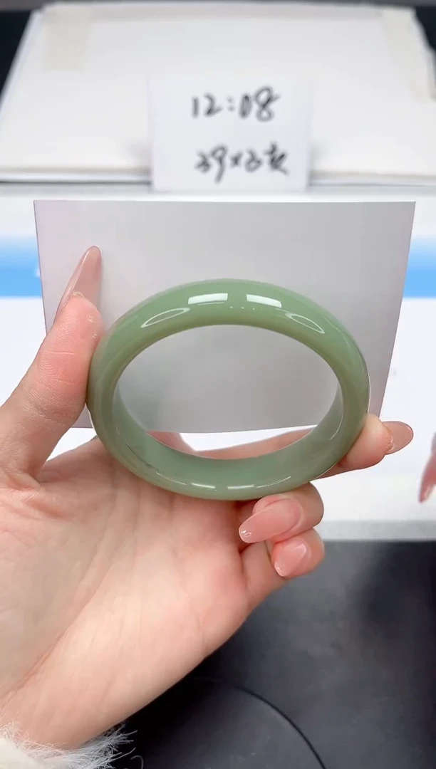 【闪购商品】石英质玉手镯未镶嵌8-58.6