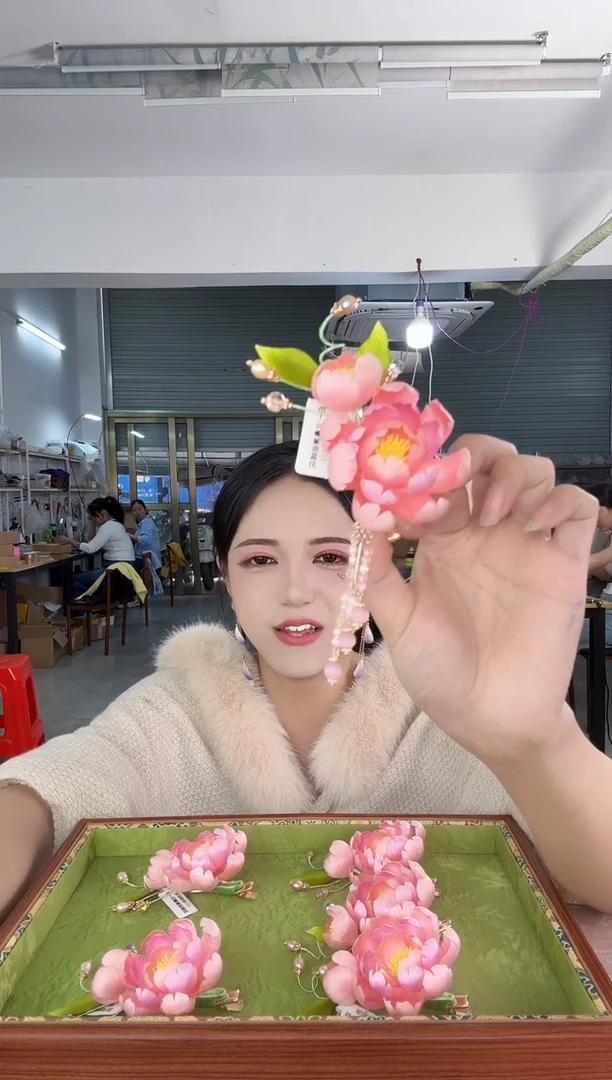 非金属无841 非遗绒花   夹子带流苏