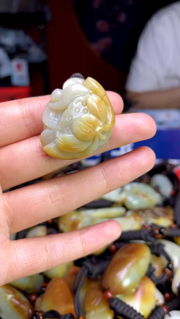 和田玉未镶嵌颈饰1