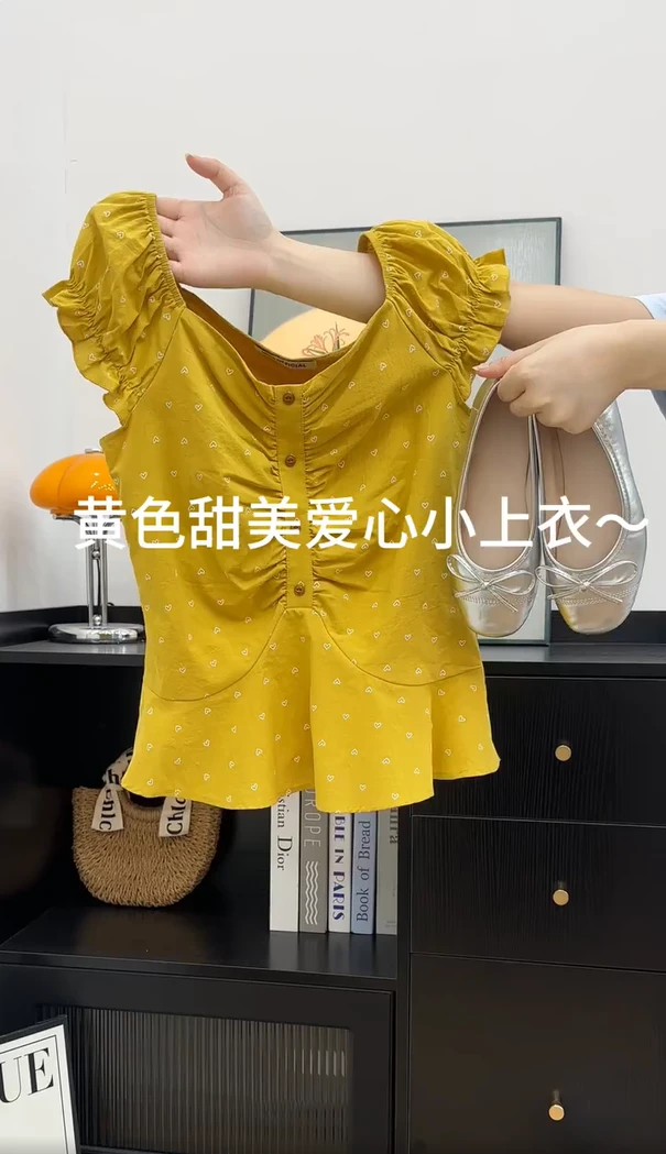 2025夏季独特甜美文艺风捏褶小爱心泡泡短袖衬衫女漂亮女人衫上衣