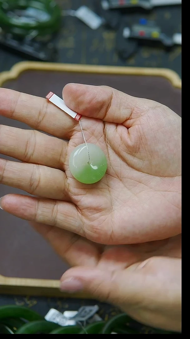 吊坠(不含链)未镶嵌和田玉翠青平安扣