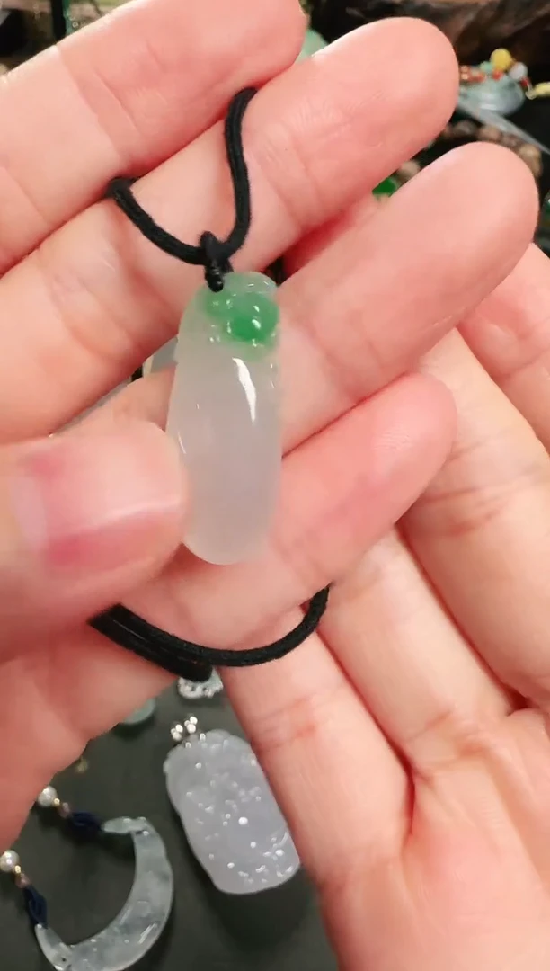 颈饰未镶嵌翡翠吊坠