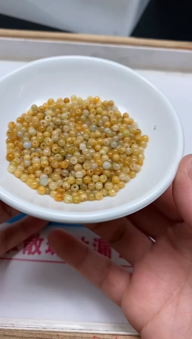 手饰翡翠未镶嵌6893翡翠散珠 黄翡小米珠 3+mm100个15元