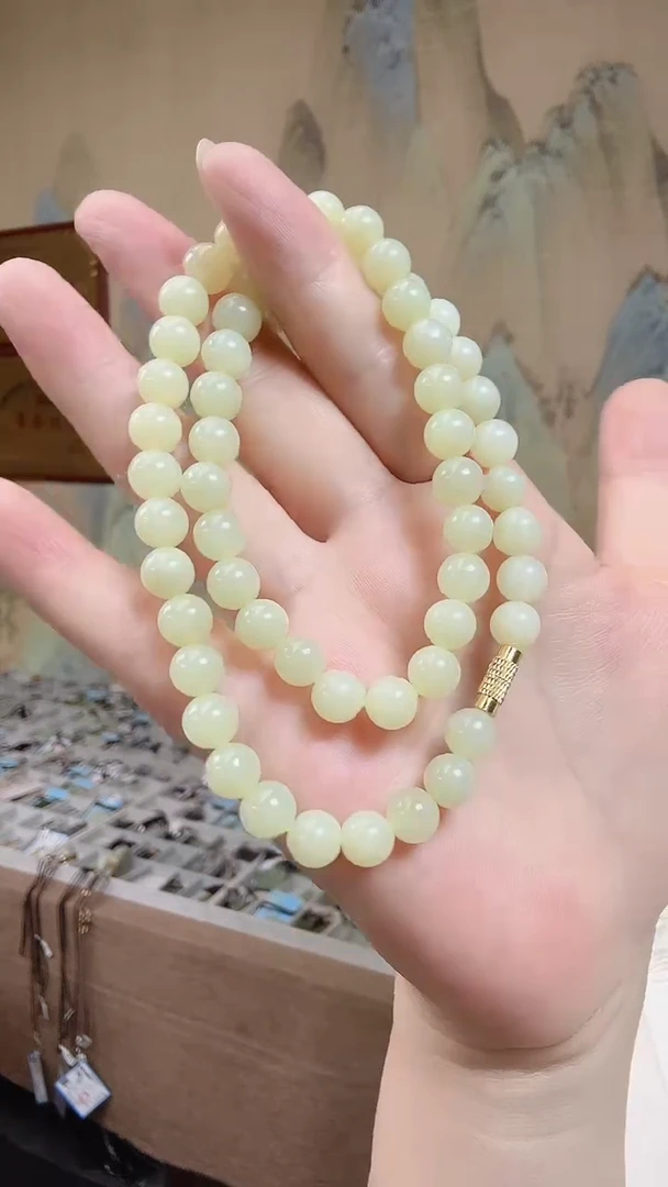 和田玉未镶嵌颈饰.