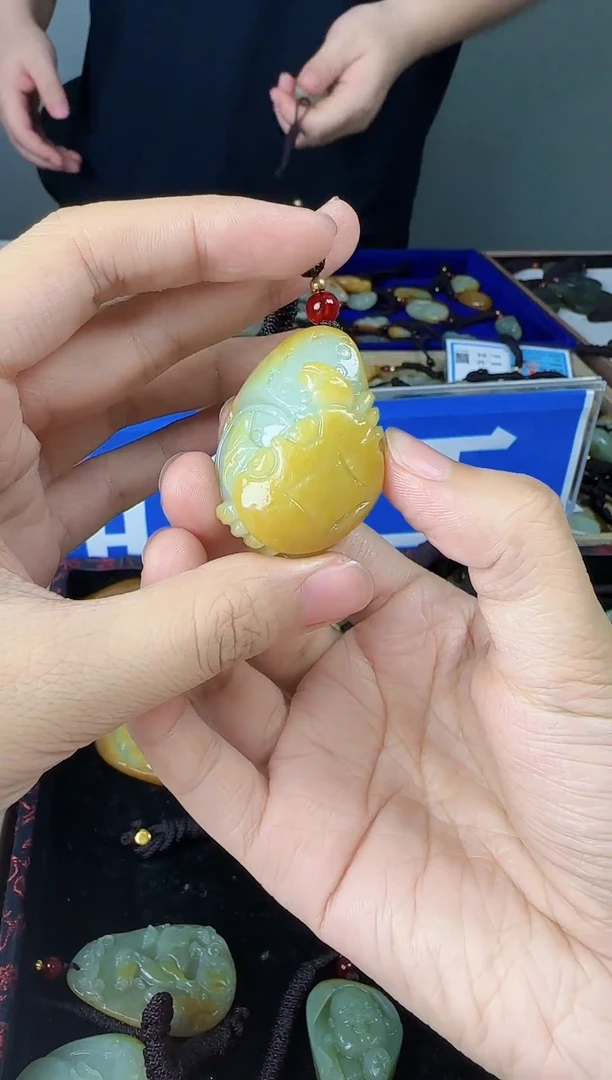 和田玉未镶嵌颈饰1