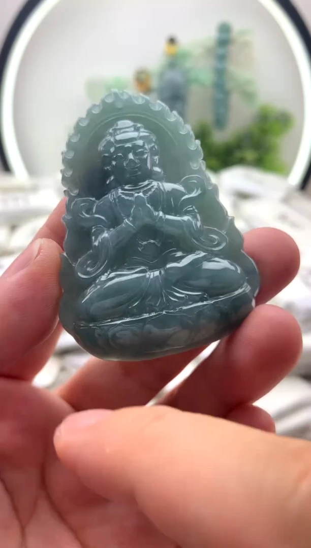 翡翠未镶嵌颈饰大日如来
