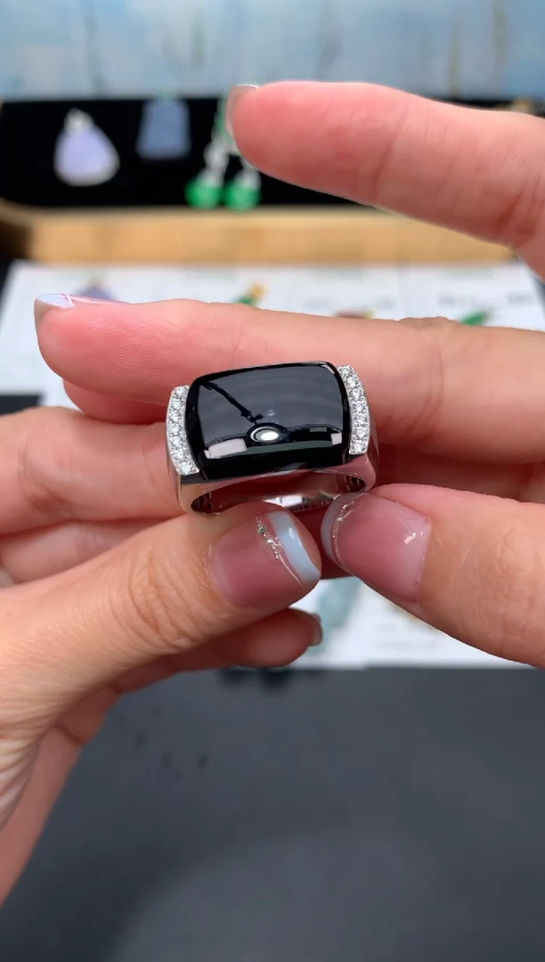 18K金镶嵌定制翡翠48小时鉴赏期 退货不扣服务费