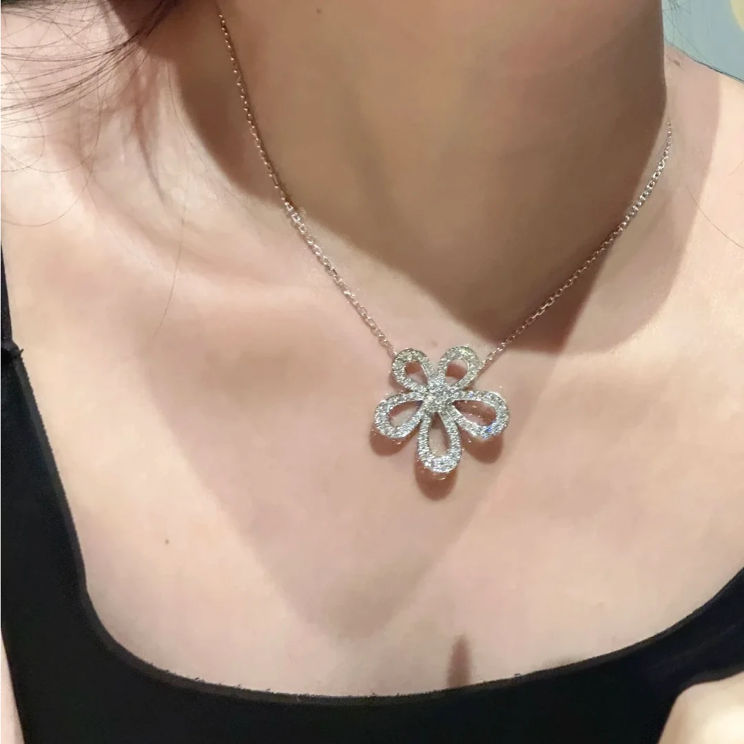 经典Fan太阳花满钻的项链