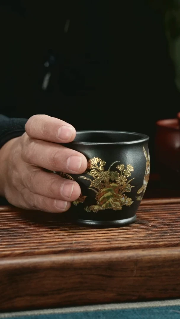 【闪购商品】紫砂茶杯石黄描金兔子