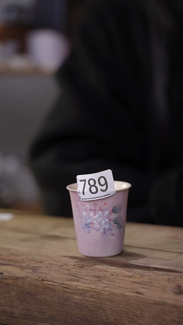 【闪购商品】瓷片手绘紫色金鱼系列主人杯