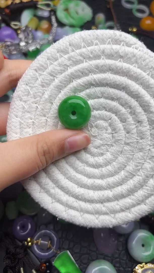 颈饰未镶嵌翡翠缅甸翡翠吊坠