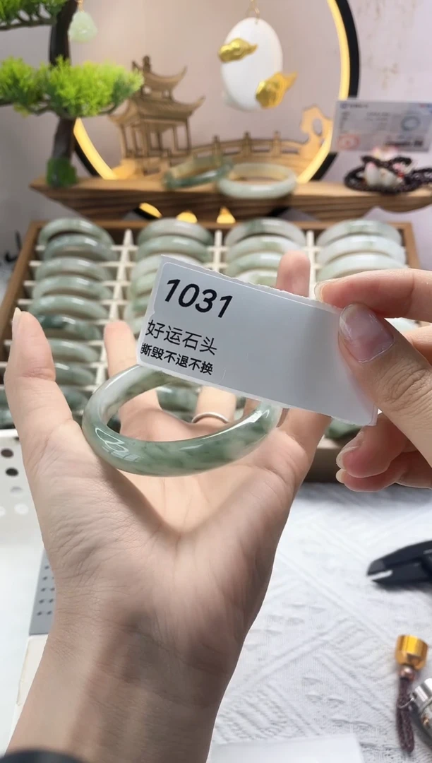 未镶嵌手镯石英质玉1031