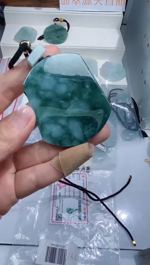 颈饰未镶嵌翡翠吊坠