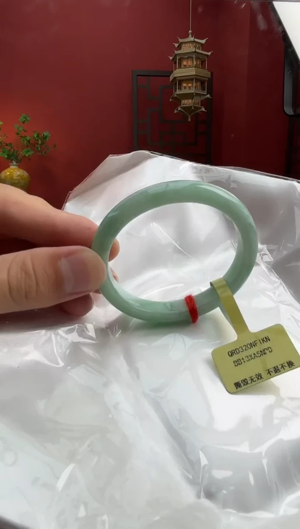 未镶嵌手镯（贵妃镯）翡翠翡翠手镯4