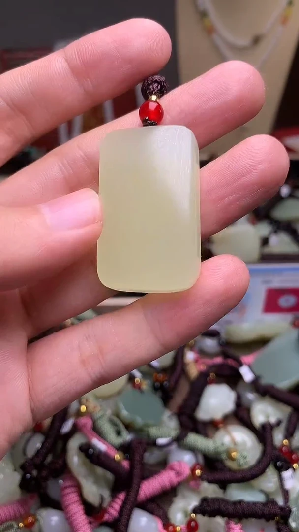 玉新疆料青海料清水平安牌吊坠