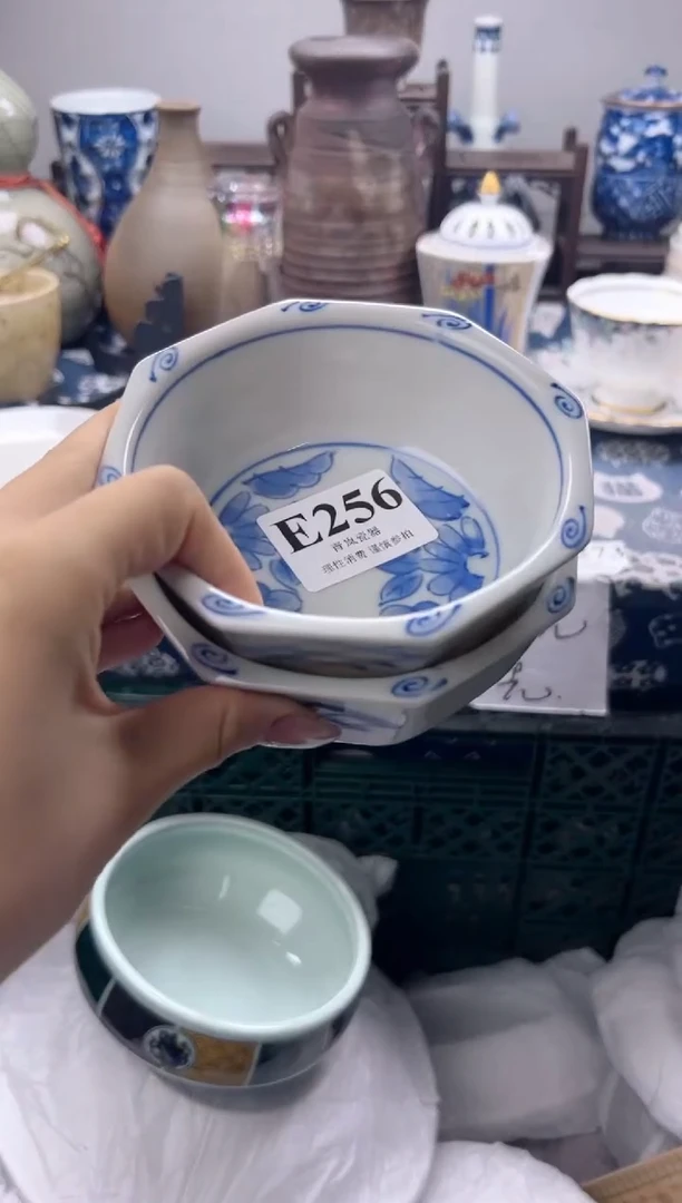 瓷片涂*兔  E256