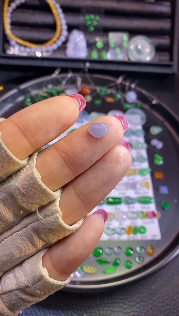 翡翠挂件未镶嵌心