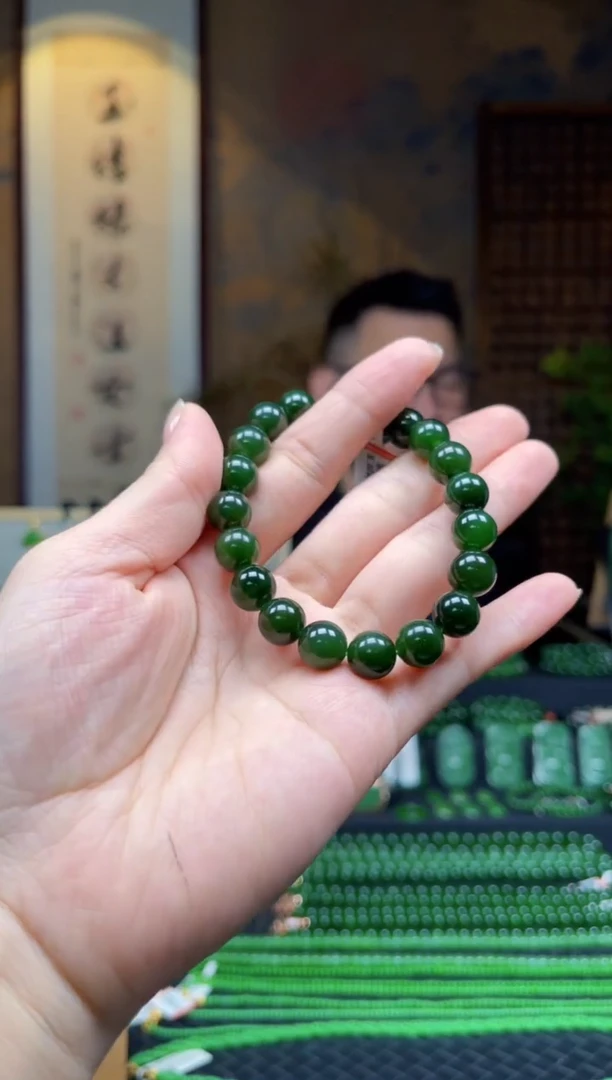 颈饰未镶嵌和田玉（碧玉）老油菠菜绿单圈手串多样性发一