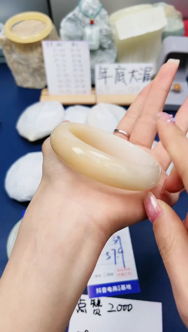 【闪购商品】石英质玉手镯未镶嵌138