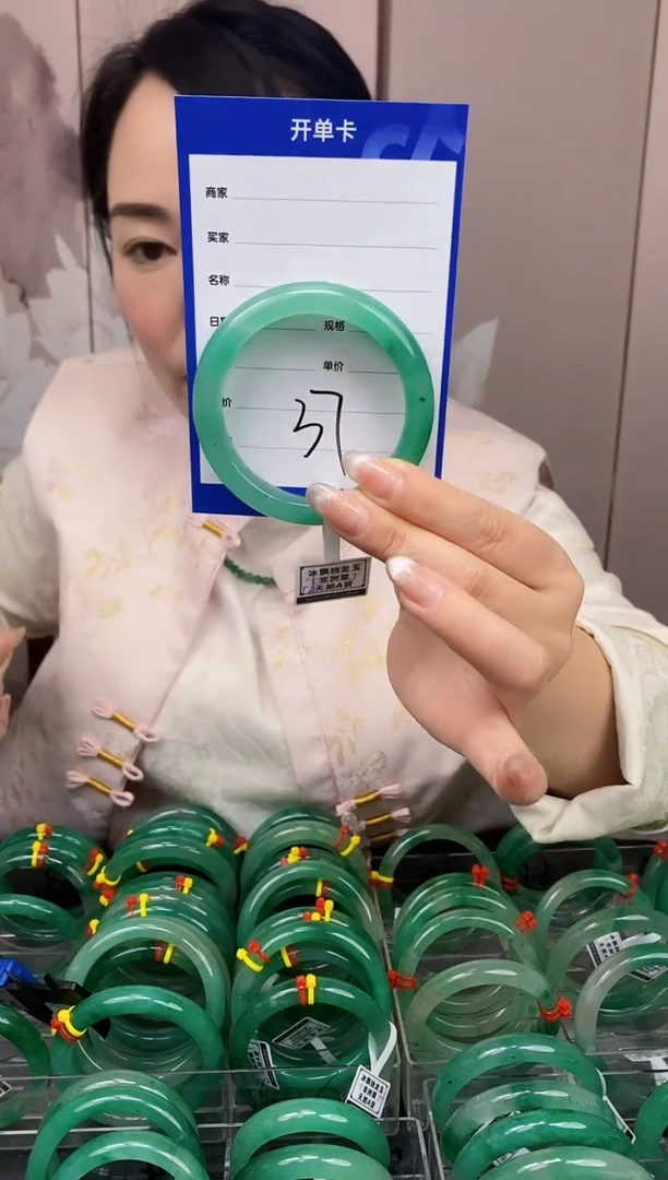 【闪购商品】石英质玉手镯合金37