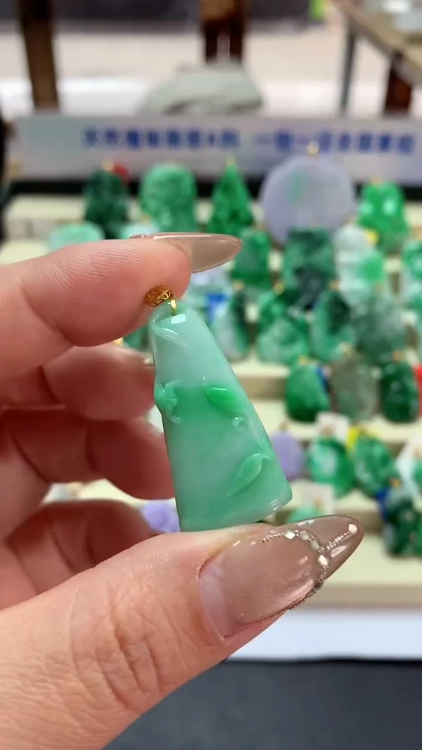 【闪购商品】翡翠吊坠(不含链)18K金镶嵌挂件